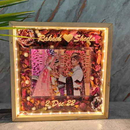3D-wedding-garland-preservation-couple-photo-frame