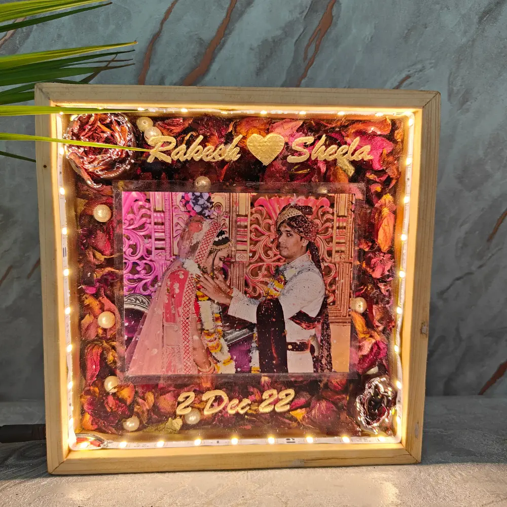 3D-wedding-garland-preservation-couple-photo-frame