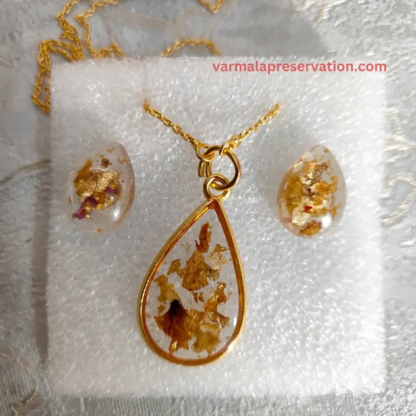 beautiful-epoxy-studs-earrings-and-pendant-set