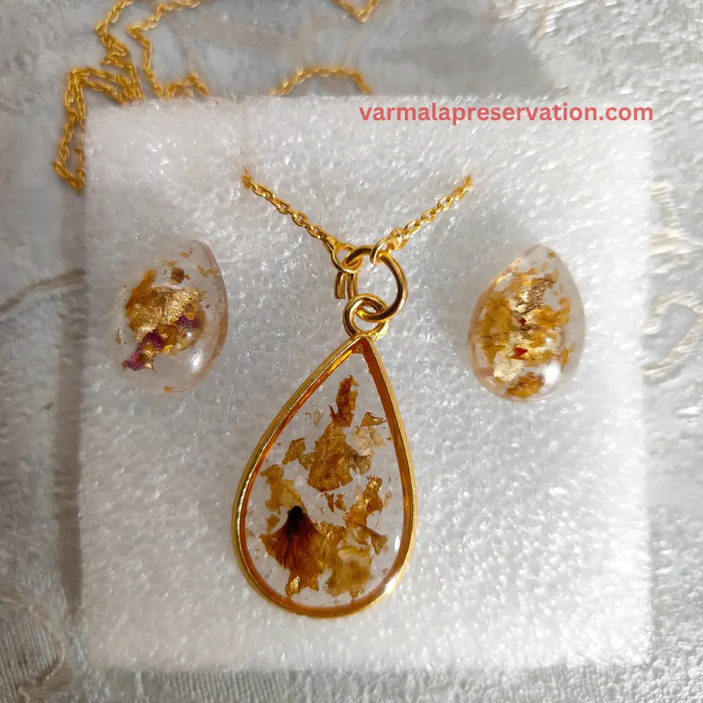 beautiful-epoxy-studs-earrings-and-pendant-set