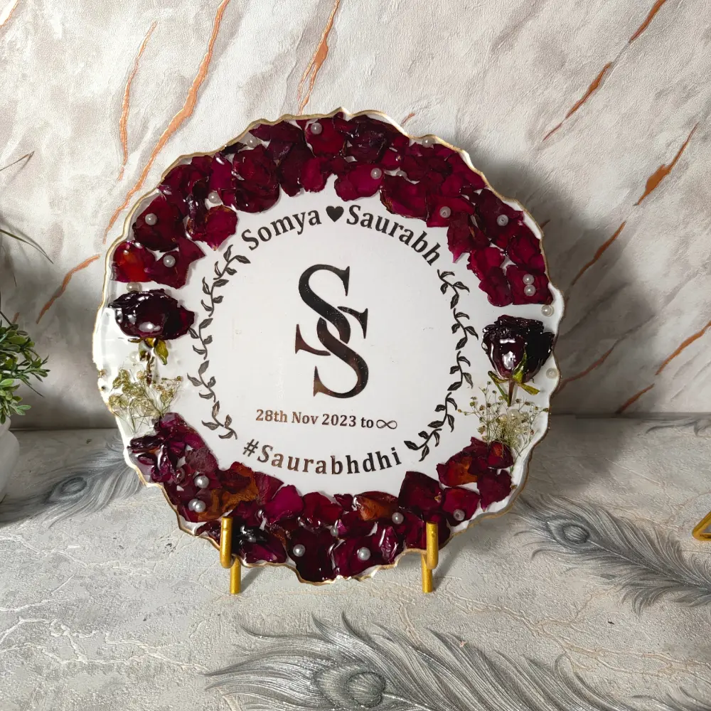 elegant-agate-shape-resin-engagement-flower-preserved-frame