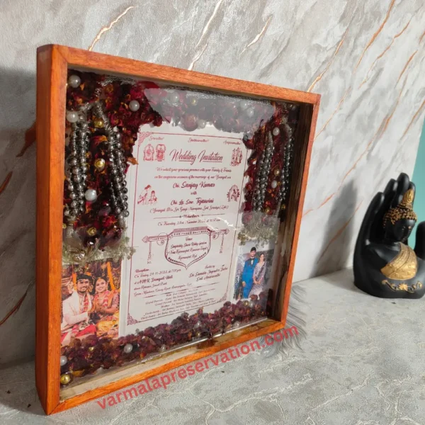 flower-and-card-preservation-frame