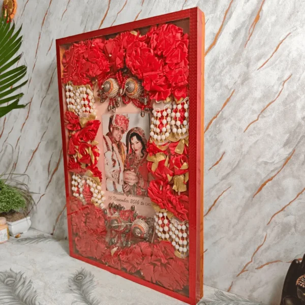 gifted-red-roses-preservation-frame