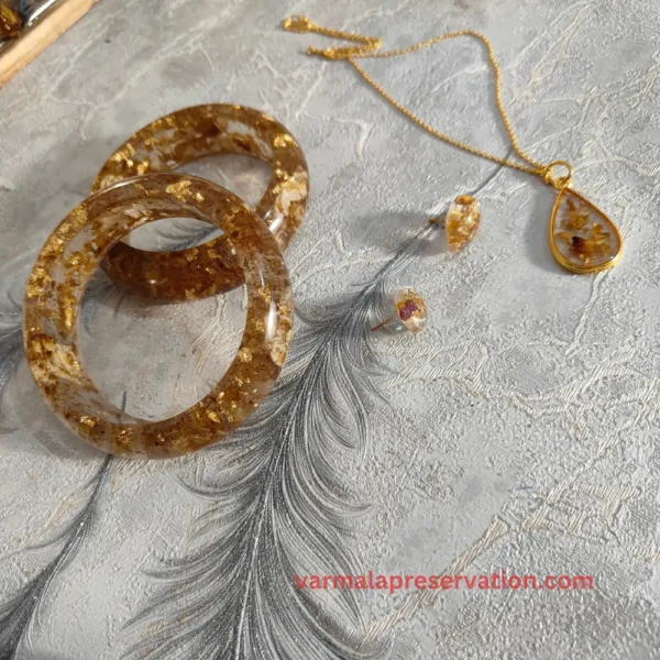 handcrafted-flower-preserved-earrings-pendant-set