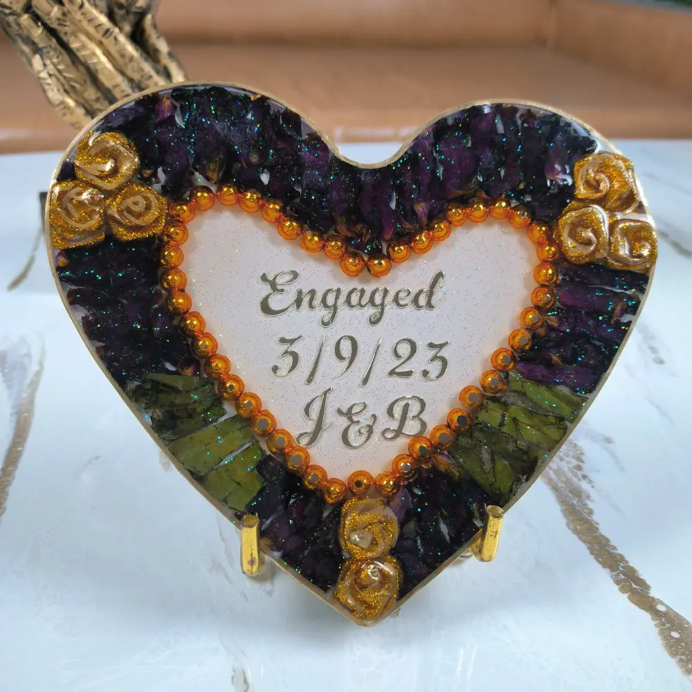 heart-shaped-resin-engagement-garland-preservation