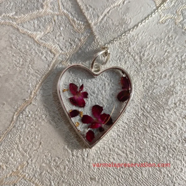 heart-shaped-resin-silver-pendant-jewellery-for-parties
