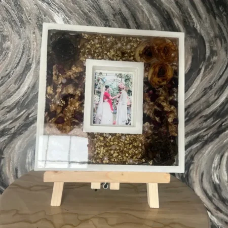 luxurious-resin-varmala-preserved-couple-photo-frame