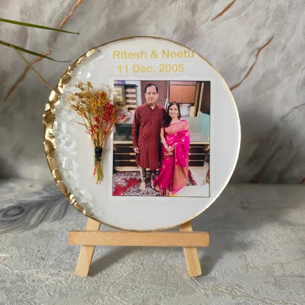 resin-bouquet-and-couple-photo-preservation-frame