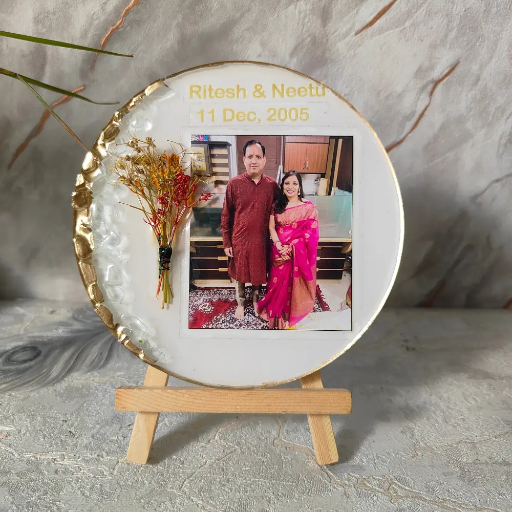 resin-bouquet-and-couple-photo-preservation-frame