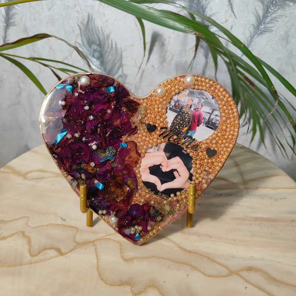 unique-heart-shaped-resin-photo-frame-for-weddings