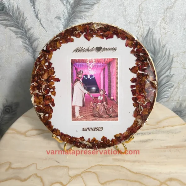 wedding-flower-preservation-couple-photo-frame