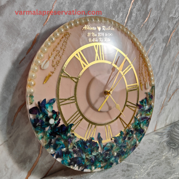 wedding-garland-preservation-in-wall-clock