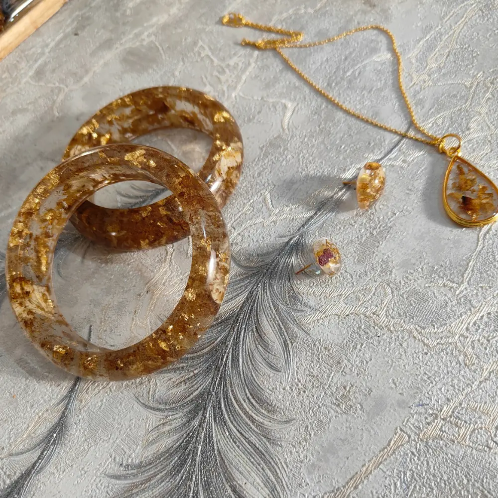 beautiful-resin-pendant-earing-bangles