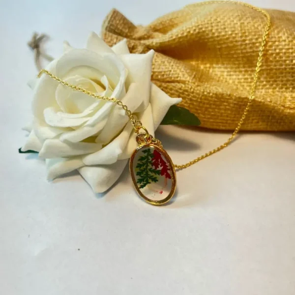 elegant-oval-shape-floral-resin-pendant