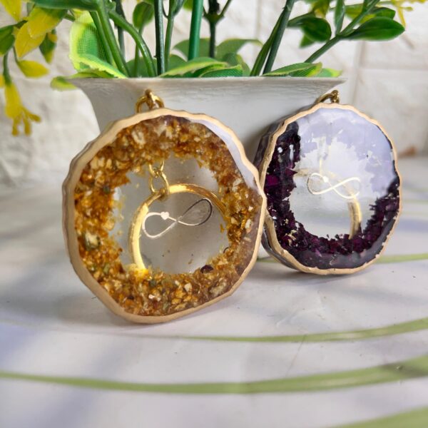 Custom resin keychain with real flowers