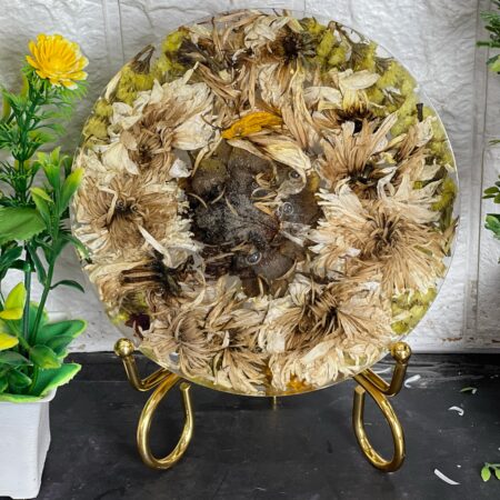 flower preservation in round resin frame