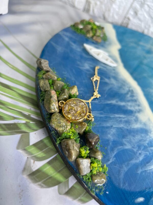 handmade resin pendant with real flowers