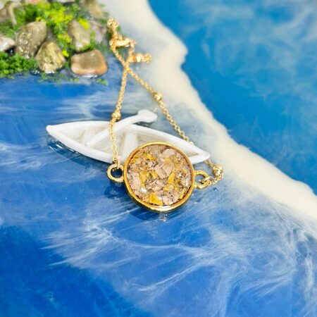 real flowers preserved in resin pendant