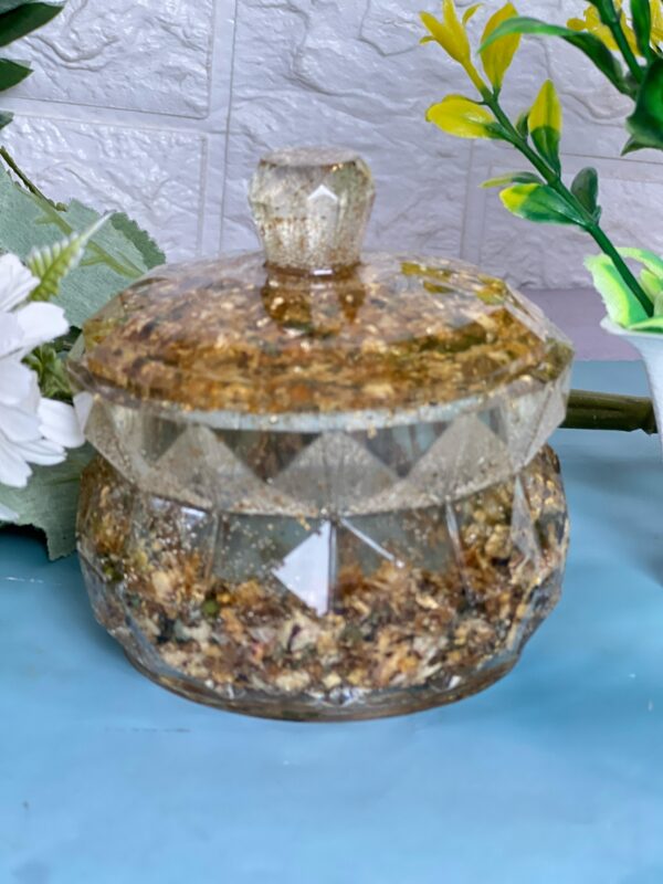 resin keepsake box with varmala petals