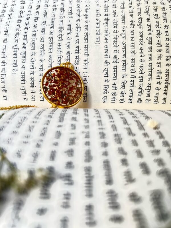 resin pendant with chain for wedding gift