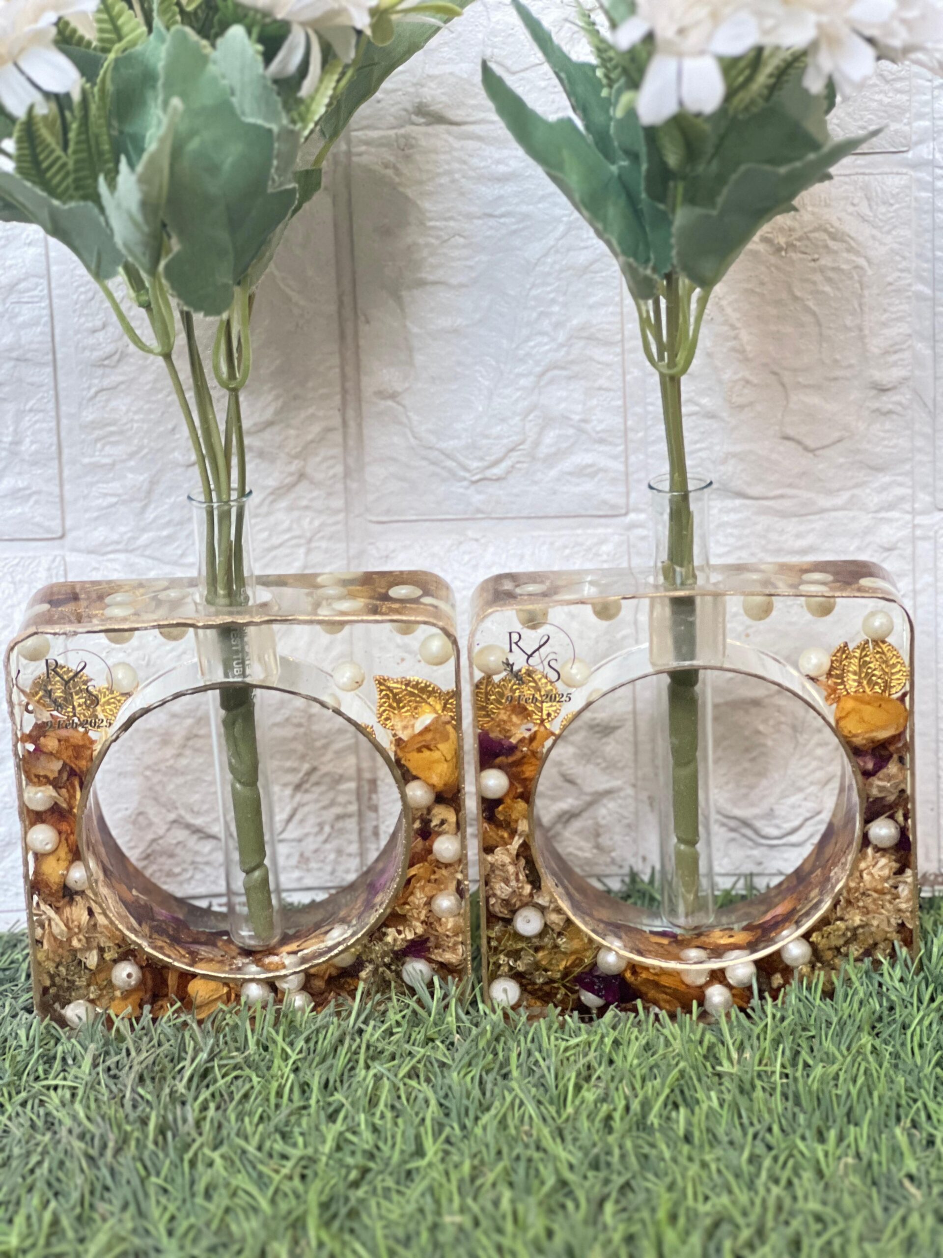 resin planter with preserved flowers